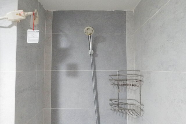 コージー ステイ スタジオ アパートメント アット タマン メラティ スラバヤ