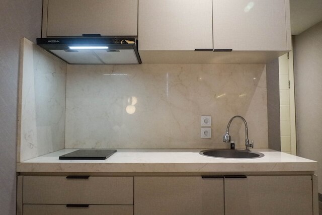 エレガント モダン ラグジュリアス スタジオ アパートメント アット ベンソン タワー スーパーモール マンション