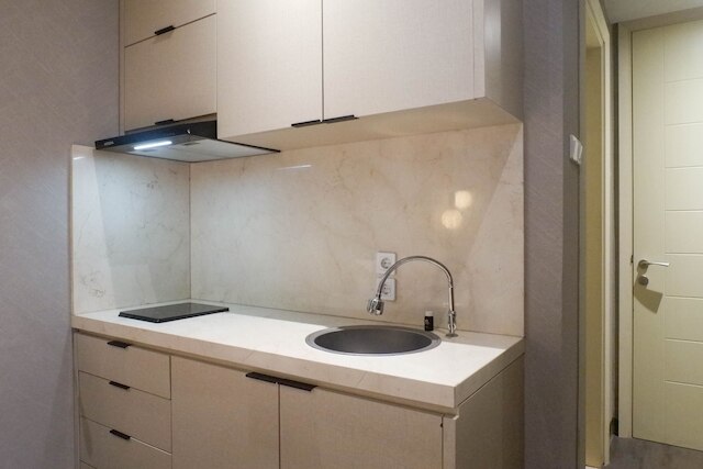 エレガント モダン ラグジュリアス スタジオ アパートメント アット ベンソン タワー スーパーモール マンション