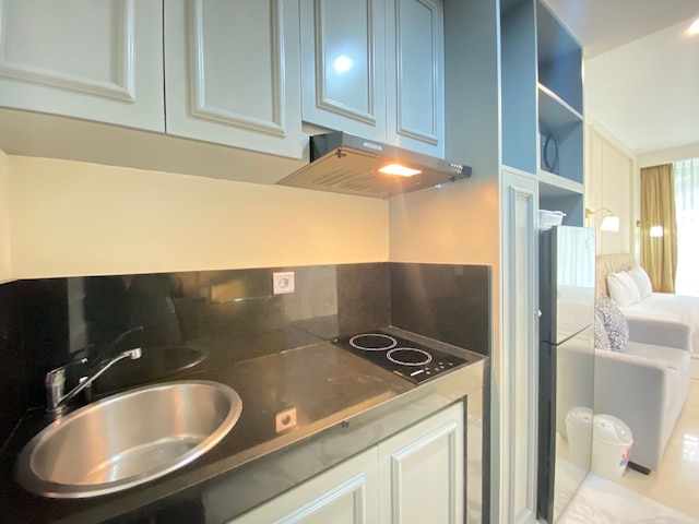 モダン スタジオ ルーム ウィズ ジャグジー アット アート デコ アパートメント