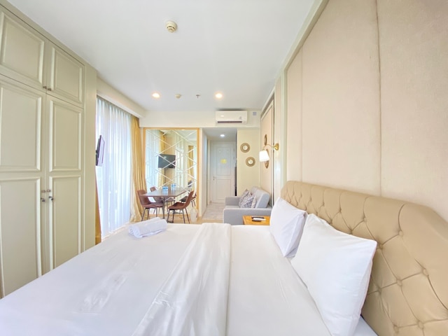 モダン スタジオ ルーム ウィズ ジャグジー アット アート デコ アパートメント