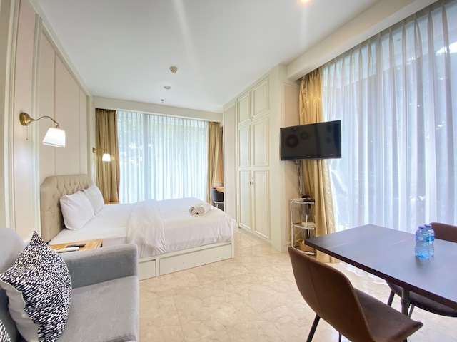 モダン スタジオ ルーム ウィズ ジャグジー アット アート デコ アパートメント