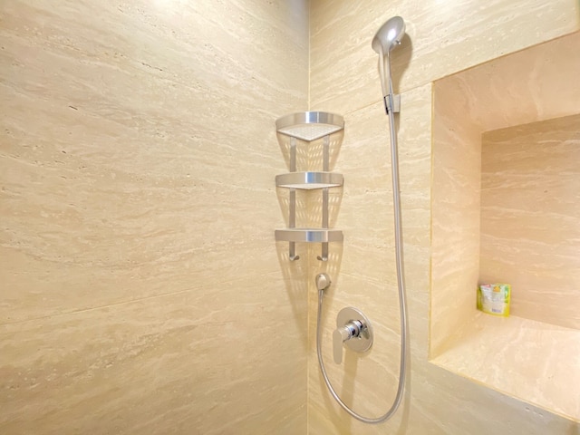 モダン スタジオ ルーム ウィズ ジャグジー アット アート デコ アパートメント