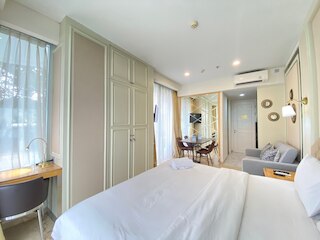 モダン スタジオ ルーム ウィズ ジャグジー アット アート デコ アパートメント