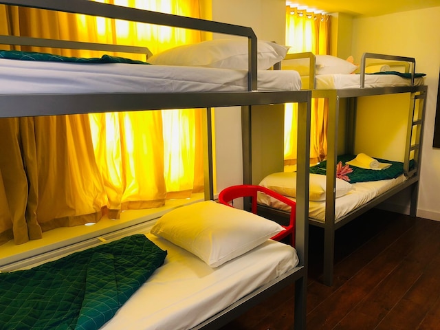 ルーム メイト ホステル