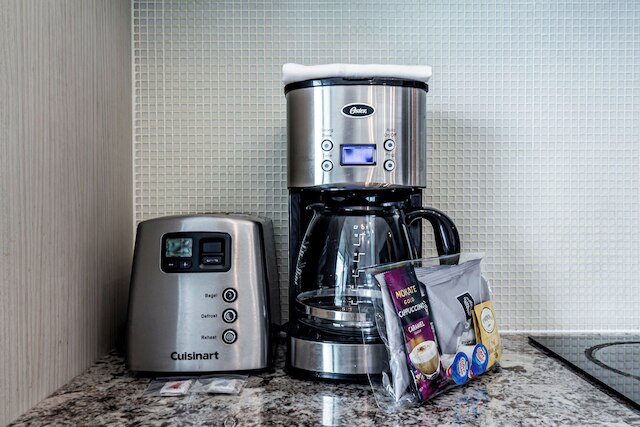 スペーシャス ファーニッシュド アパートメント スリープス 4, 2 テレビズ, ウォークアウト バルコニー, パーキング アベイラブル