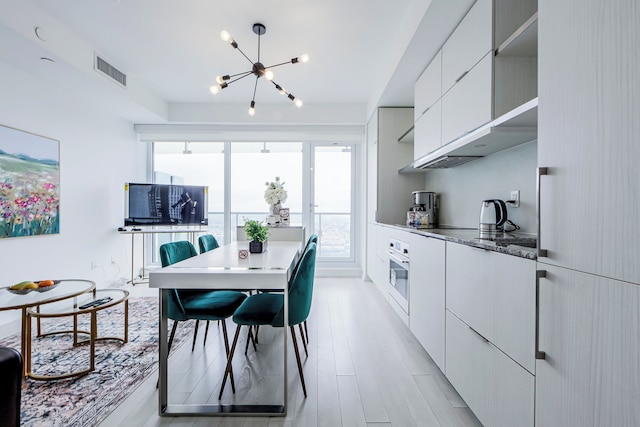 スペーシャス ファーニッシュド アパートメント スリープス 4, 2 テレビズ, ウォークアウト バルコニー, パーキング アベイラブル