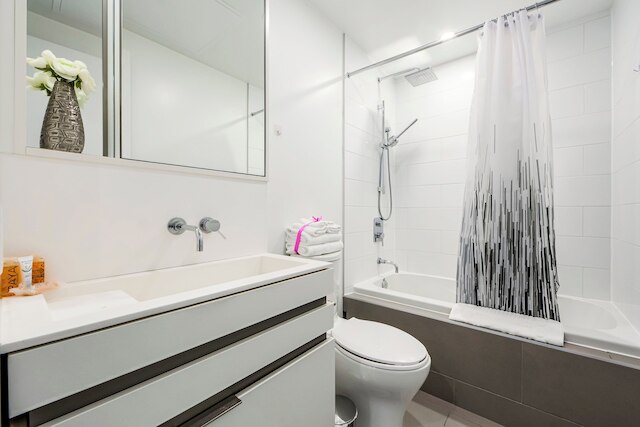 スペーシャス ファーニッシュド アパートメント スリープス 4, 2 テレビズ, ウォークアウト バルコニー, パーキング アベイラブル