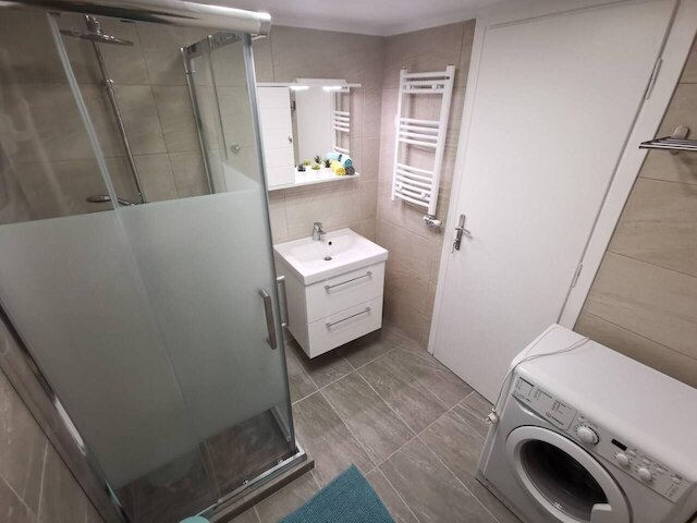 チャーミング 1  ベッド アパートメント ロケーテッド イン アティナ