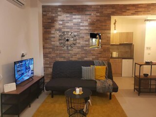 チャーミング 1  ベッド アパートメント ロケーテッド イン アティナ