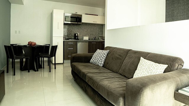 タイニー アパートメント ウィズ ルーフトップ プール イ ジム