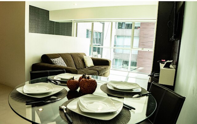 タイニー アパートメント ウィズ ルーフトップ プール イ ジム