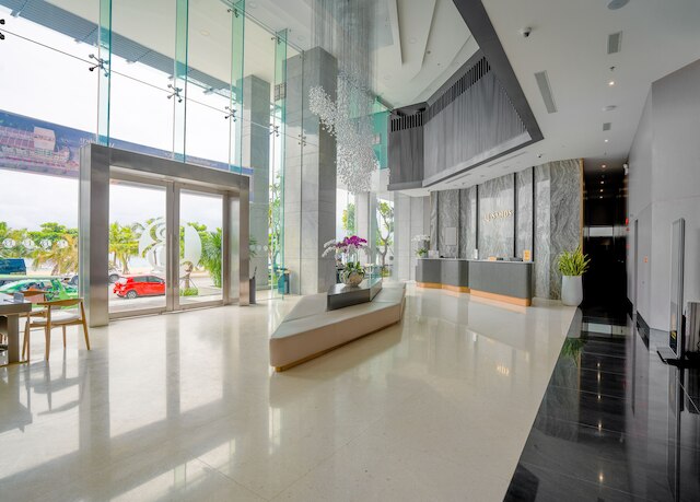 ル サンズ オーシャンフロント ダナン ホテル