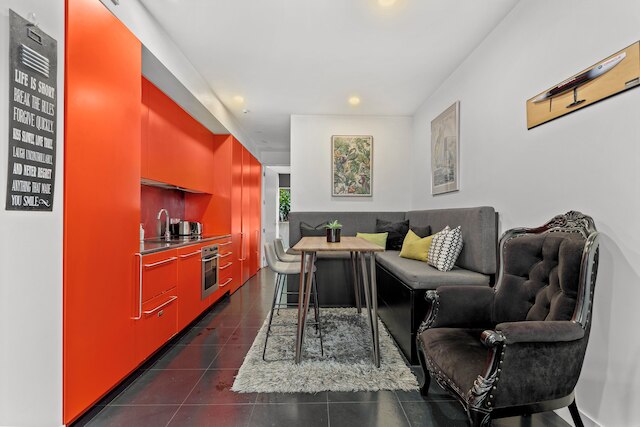 ブリージー ジェム バイ ビクトリア パーク