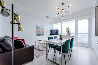 シティビューハイフロアベイ＆ジェラードペットフレンドリーコンドウシックキッズホスピタルへの散歩