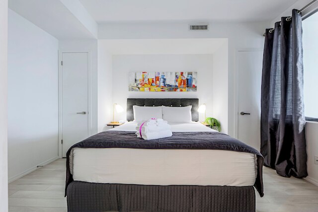 シティビューハイフロアベイ&ジェラードペットフレンドリーコンドウシックキッズホスピタルへの散歩