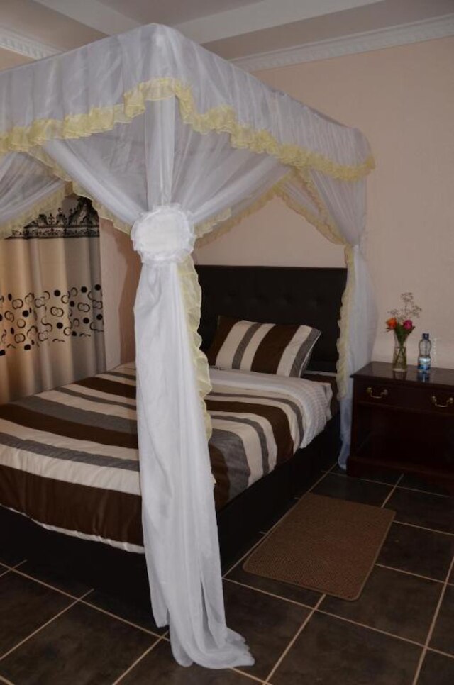 チャンバイ サファリ ホテル