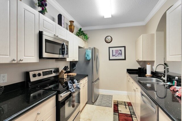 スペーシャス 3 ベッド, 2 バス コンド イン ゲーテッド コミュニティ 3 ベッドルーム コンド バイ レッドオーニング