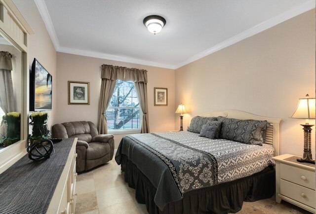 スペーシャス 3 ベッド, 2 バス コンド イン ゲーテッド コミュニティ 3 ベッドルーム コンド バイ レッドオーニング