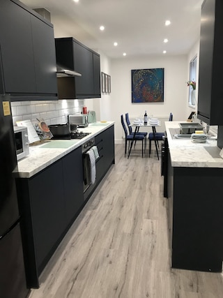 スタイリッシュ モダン 3 ベッド ハウス Nー マンチェスター シティ センター