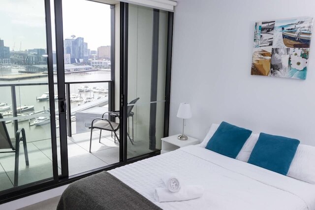 パース アパートメンツ コリンズ ワーフ ドックランズ