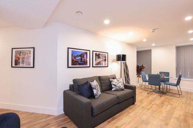 ウッド ストリート アパートメンツ