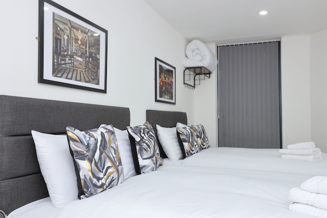 ウッド ストリート アパートメンツ