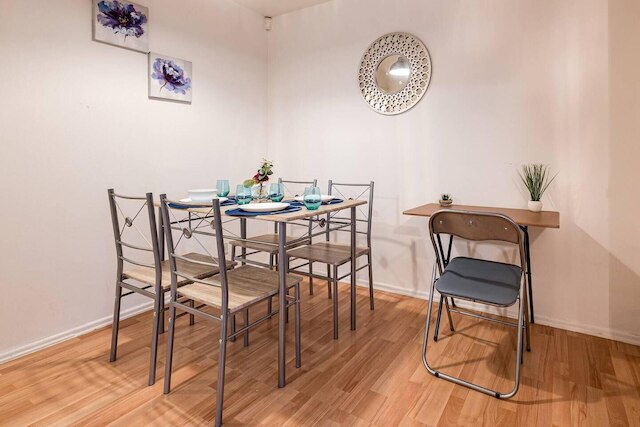 ラブリー  2  ベッドルーム アパートメント ウィズ ファイアープレイス