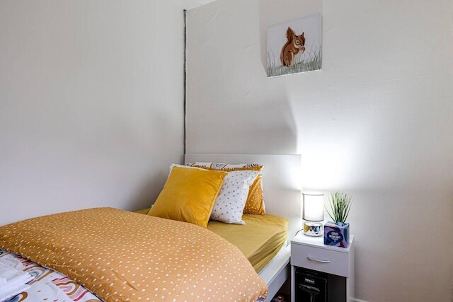 ラブリー  2  ベッドルーム アパートメント ウィズ ファイアープレイス