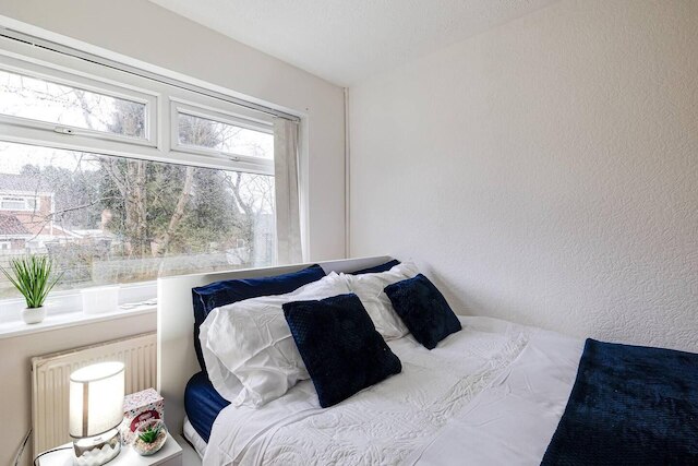 ラブリー  2  ベッドルーム アパートメント ウィズ ファイアープレイス