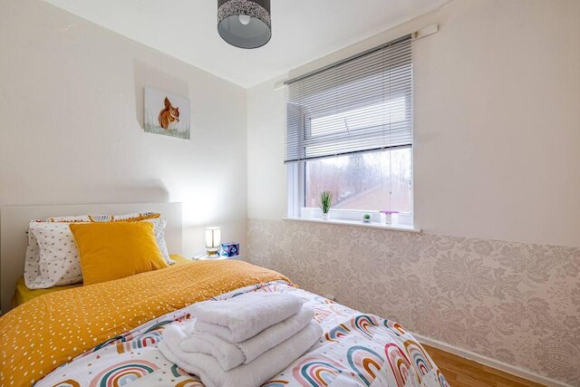 ラブリー  2  ベッドルーム アパートメント ウィズ ファイアープレイス