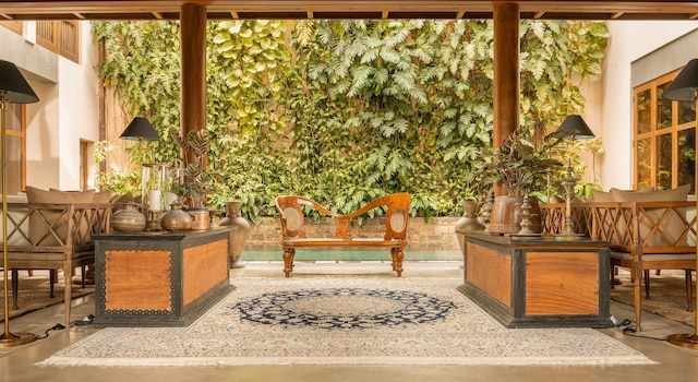 イシHQ コロンボ