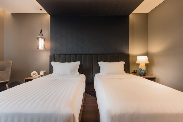 アシュレー タナ アバン