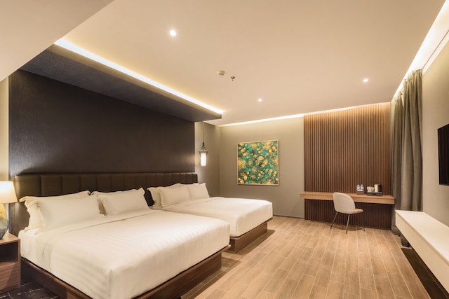 アシュレー タナ アバン