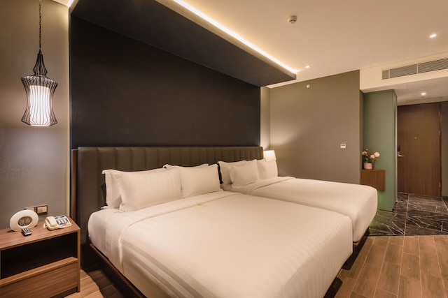 アシュレー タナ アバン