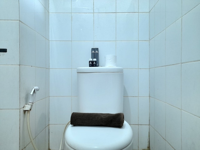 モダン スタジオ ルーム アット ゲートウェイ アーマド ヤニ チカダズ アパートメント