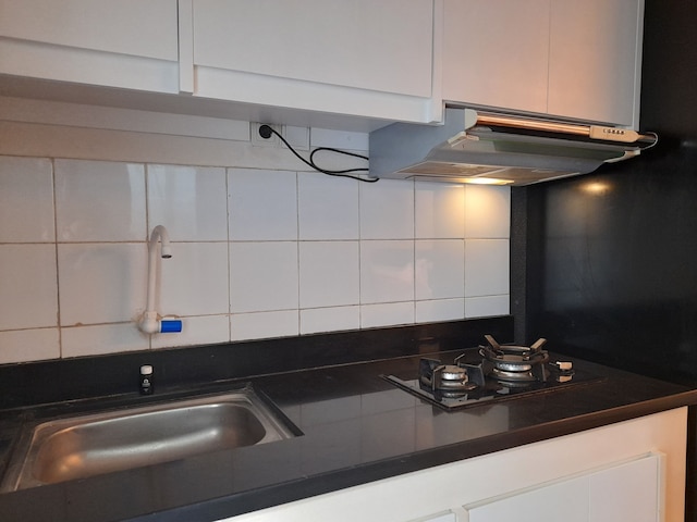 モダン スタジオ ルーム アット ゲートウェイ アーマド ヤニ チカダズ アパートメント