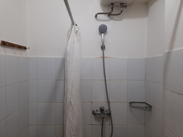 モダン スタジオ ルーム アット ゲートウェイ アーマド ヤニ チカダズ アパートメント