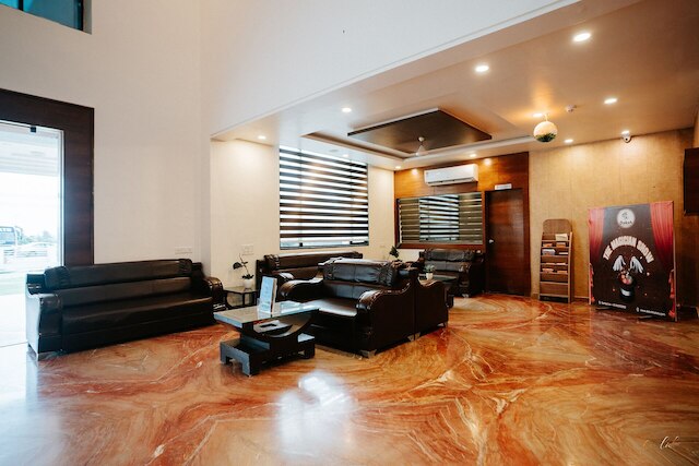 ダクシュ ザ マドゥヴァン スイーツ ドワルカ