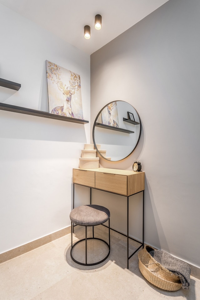 スタイリッシュ ワン ベッドR ウィズ バルコニー