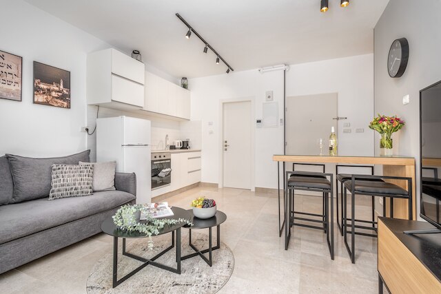 スタイリッシュ ワン ベッドR ウィズ バルコニー