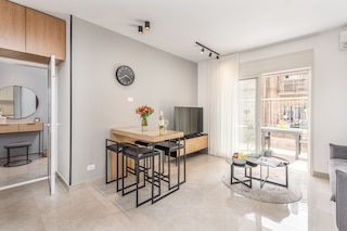 スタイリッシュ ワン ベッドR ウィズ バルコニー