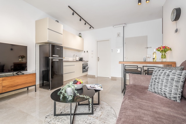 ラブリー ワン ベッドル ウィズ バルコニー