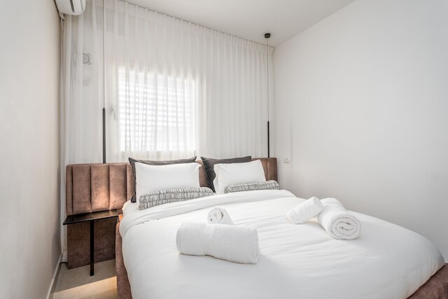 ラブリー ワン ベッドル ウィズ バルコニー