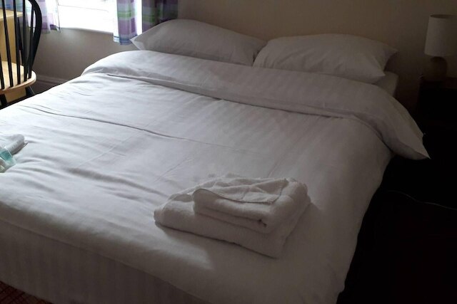 グランド 4 ベッド クワジ セミ ハウス イン マンチェスター