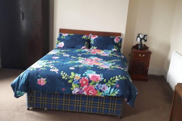 グランド 4 ベッド クワジ セミ ハウス イン マンチェスター