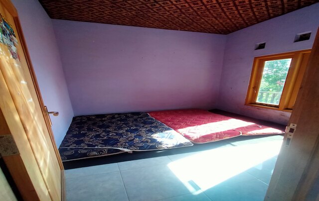 ビナカリャ ホームステイ シャリア