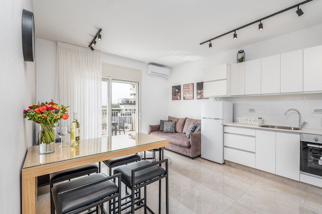 スタニング ワン ベッドル ビッグ バルコニー