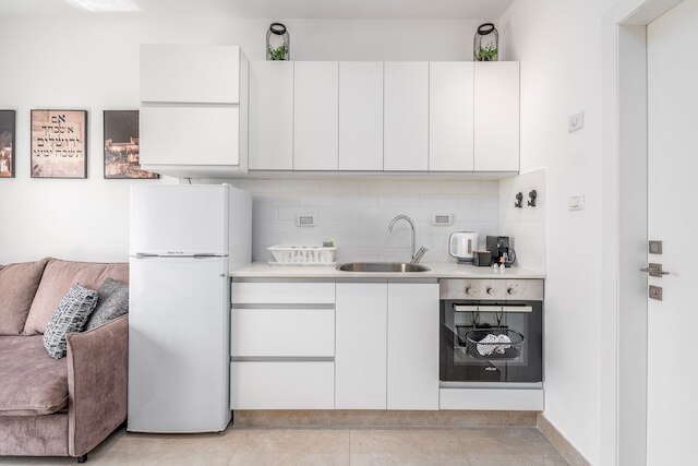 スタニング ワン ベッドル ビッグ バルコニー