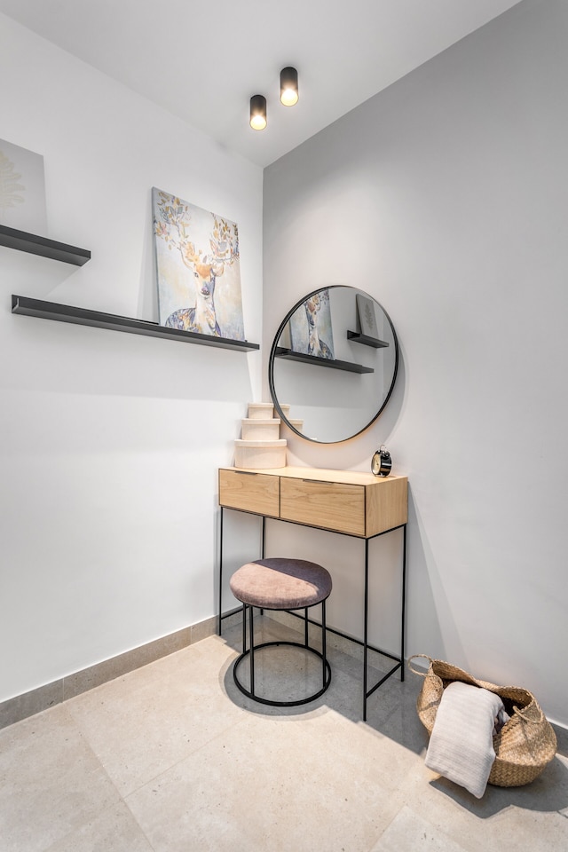 スタニング ワン ベッドル ビッグ バルコニー